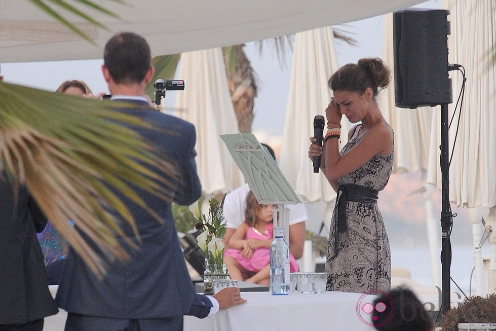Amaia Salamanca llorando en la boda de su hermano MIkel