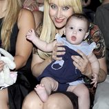 Geraldine Larrosa 'Innocence' con su hija Scarlett en la Fashion Week Madrid