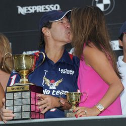 Víctor Vargas y Beatriz Hernández besándose en la final de Polo de Sotogrande