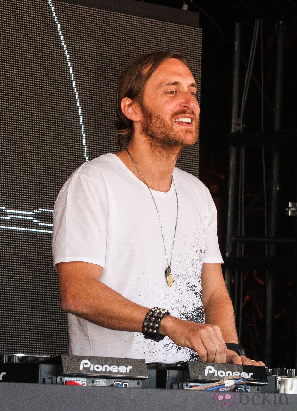 David Guetta pinchando en una fiesta en Las Vegas