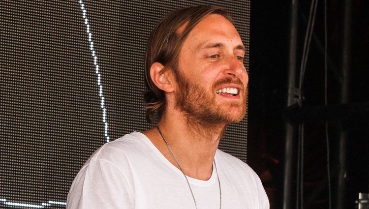 David Guetta pinchando en una fiesta en Las Vegas