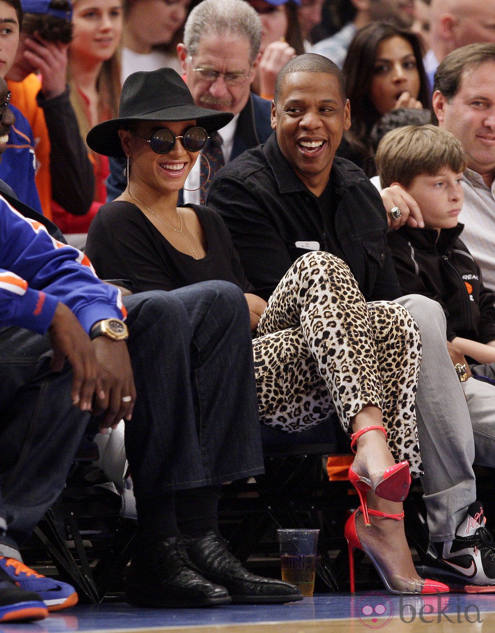 Jay-Z y Beyoncé en un partido de la NBA en Nueva York