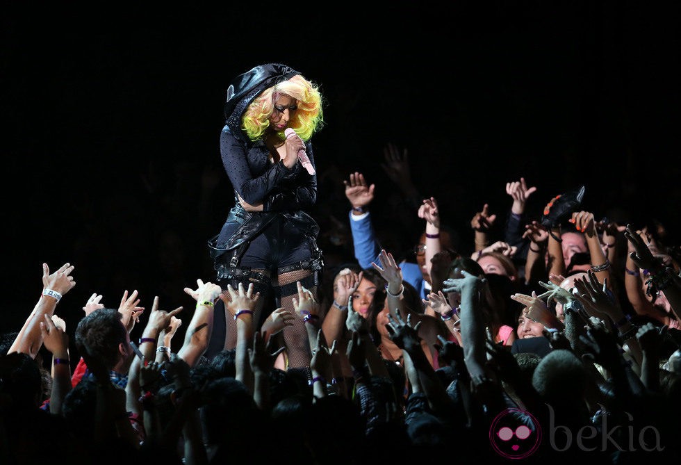 Nicki Minaj actuando en la gala de los MTV Video Music Awards 2012