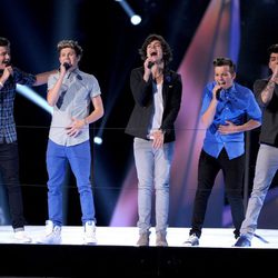 One Direction actuando en la gala de los MTV Video Music Awards 2012