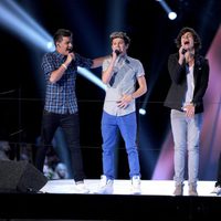 One Direction actuando en la gala de los MTV Video Music Awards 2012