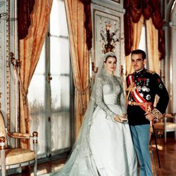 Rainiero de Mónaco y Grace Kelly el día de su boda