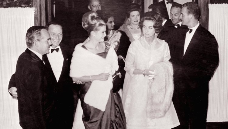 Rainiero y Grace de Mónaco con los Reyes Juan Carlos y Sofía y Frank Sinatra en 1962