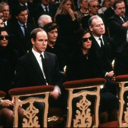 Rainiero, Carolina, Alberto y Estefanía de Mónaco en el funeral de Stefano Casiraghi