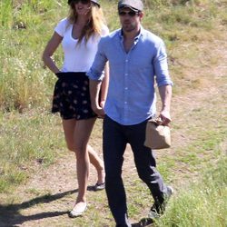 Blake Lively y Ryan Reynolds cogidos de la mano de paseo en Los Ángeles