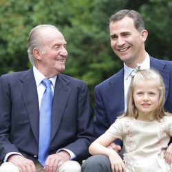 El Rey Don Juan Carlos, el Príncipe Felipe y la Infanta Leonor