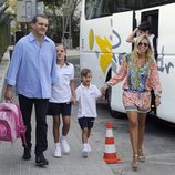 Ramón García y Patricia Cerezo llevan a sus hijas al colegio