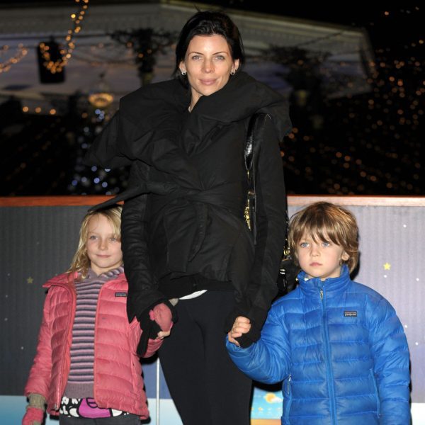 Liberty Ross Junto A Sus Dos Hijos En Hyde Park De Londres Foto En Bekia Actualidad 