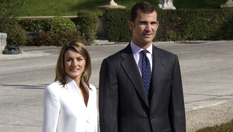 El Príncipe Felipe y Letizia Ortiz en la pedida de mano en 2003