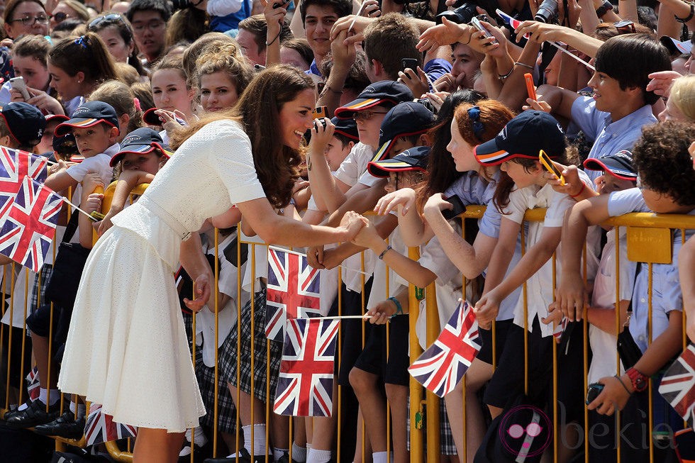 Kate Middleton saluda a los ciudadanos en Singapur