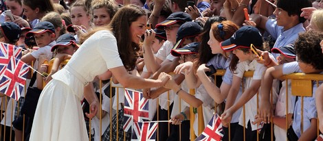 Kate Middleton saluda a los ciudadanos en Singapur