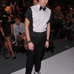Adam Lambert en el front row de la Semana de la Moda de Nueva York