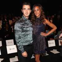 Kevin Jonas y su mujer Danielle Deleasa en el front row de la Semana de la Moda de Nueva York