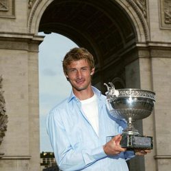 Juan Carlos Ferrero con la Copa de Roland Garros 2003