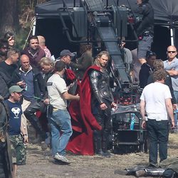Chris Hemsworth en un descanso del rodaje de 'Thor: The Dark World'