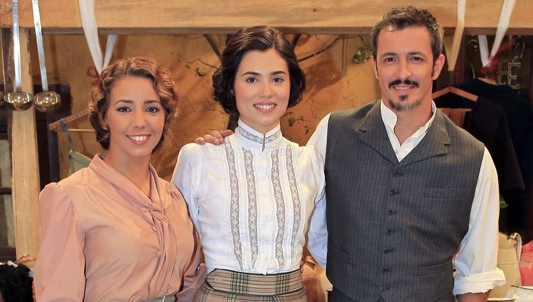 Sandra Cervera, Loreto Mauleón y Fernando Coronado en los 400 capítulos de 'El secreto de Puente Viejo'