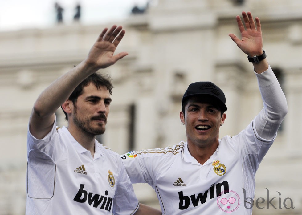 Iker Casillas y Cristiano Ronaldo celebrando el título de Liga 2012