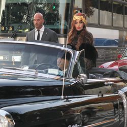 Lady Gaga llega a la presentación de su fragancia 'Fame' en un coche clásico