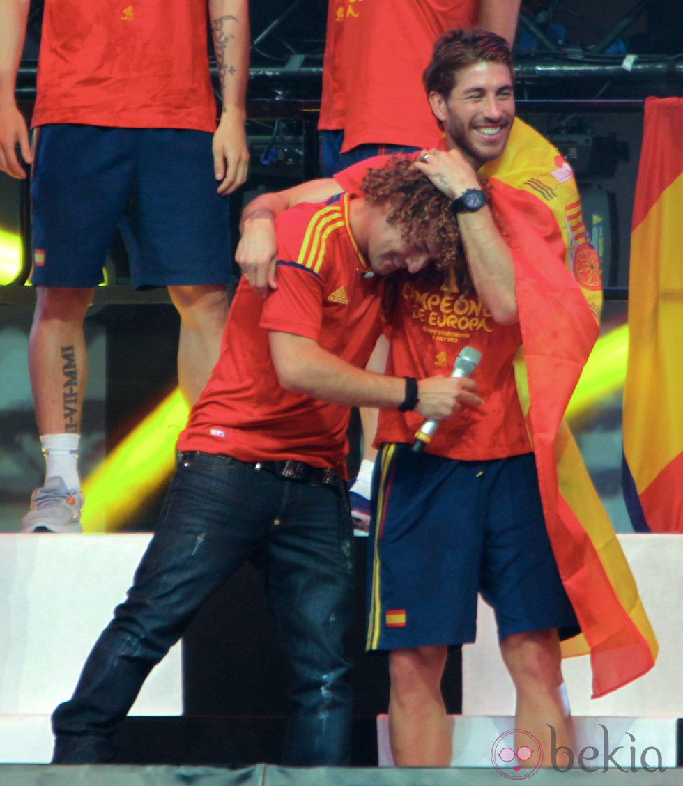 Sergio Ramos con David Bisbal en la celebración de la Eurocopa 2012