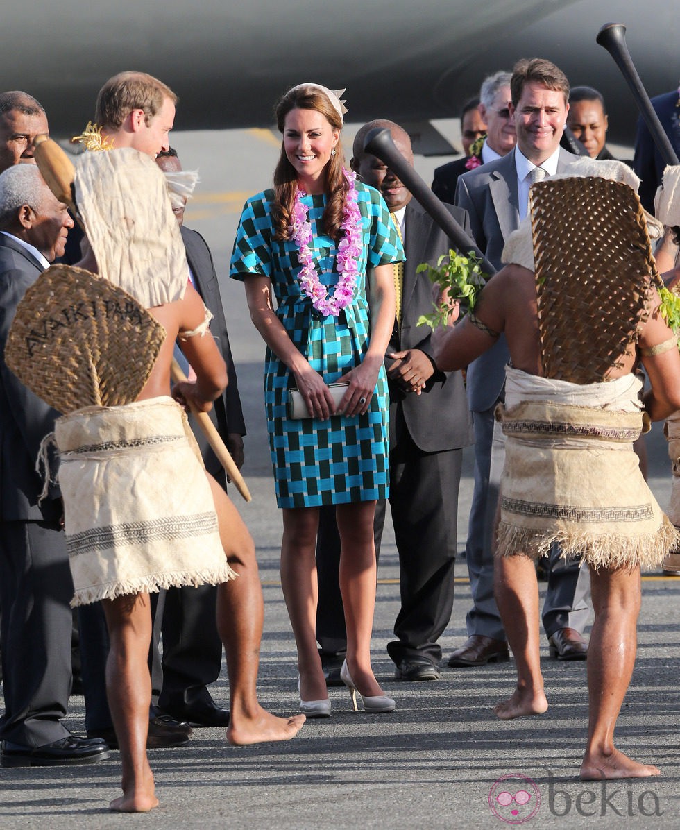 Bailes en honor a los Duques de Cambridge en Islas Salomón
