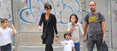 Pep Guardiola y Cristina Serra con sus hijos en Nueva York