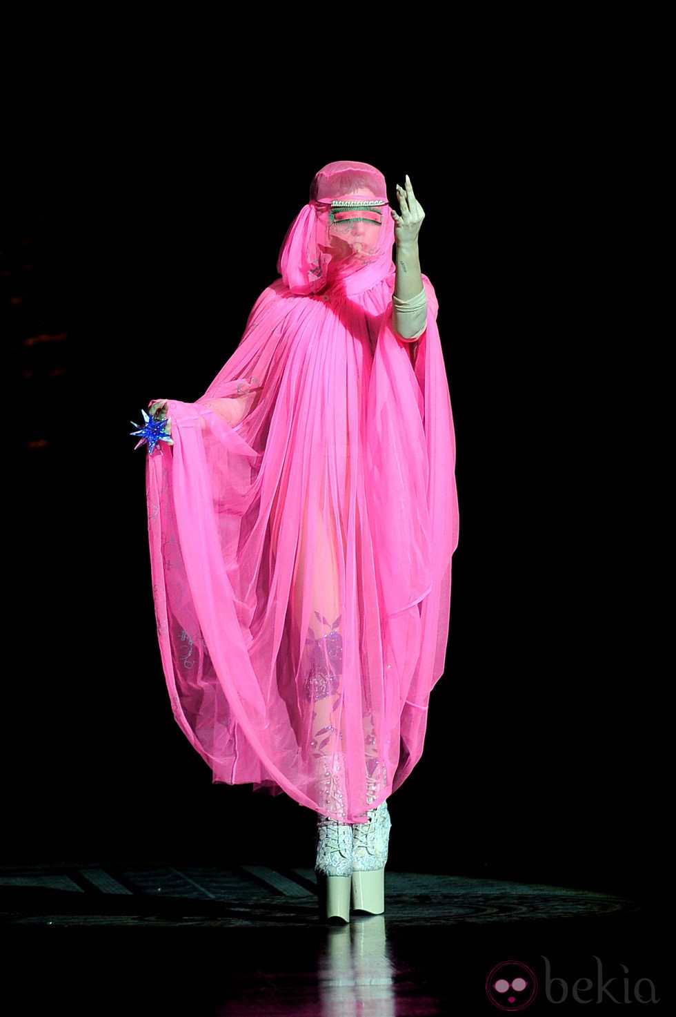 Lady Gaga desfila para Philip Treacy en la Semana de la Moda de Londres primavera/verano 2013