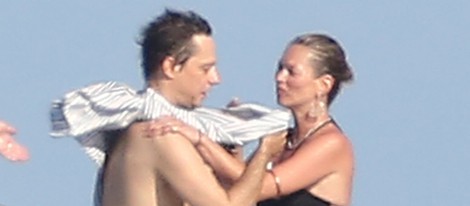Kate Moss y Jamie Hince disfrutan del verano en Saint-Tropez