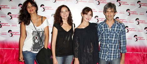 Ana Fernández y Manolo Caro en el estreno de la obra de teatro 'Orquesta de Señoritas'