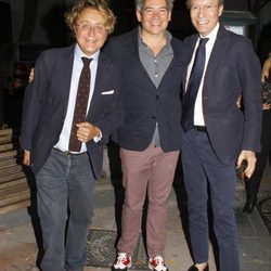 Boris Izaguirre con Victorio y Lucchino en la inauguración de su tienda en Madrid