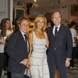 Carmen Lomana con Victorio y Lucchino en la inauguración de su tienda en Madrid