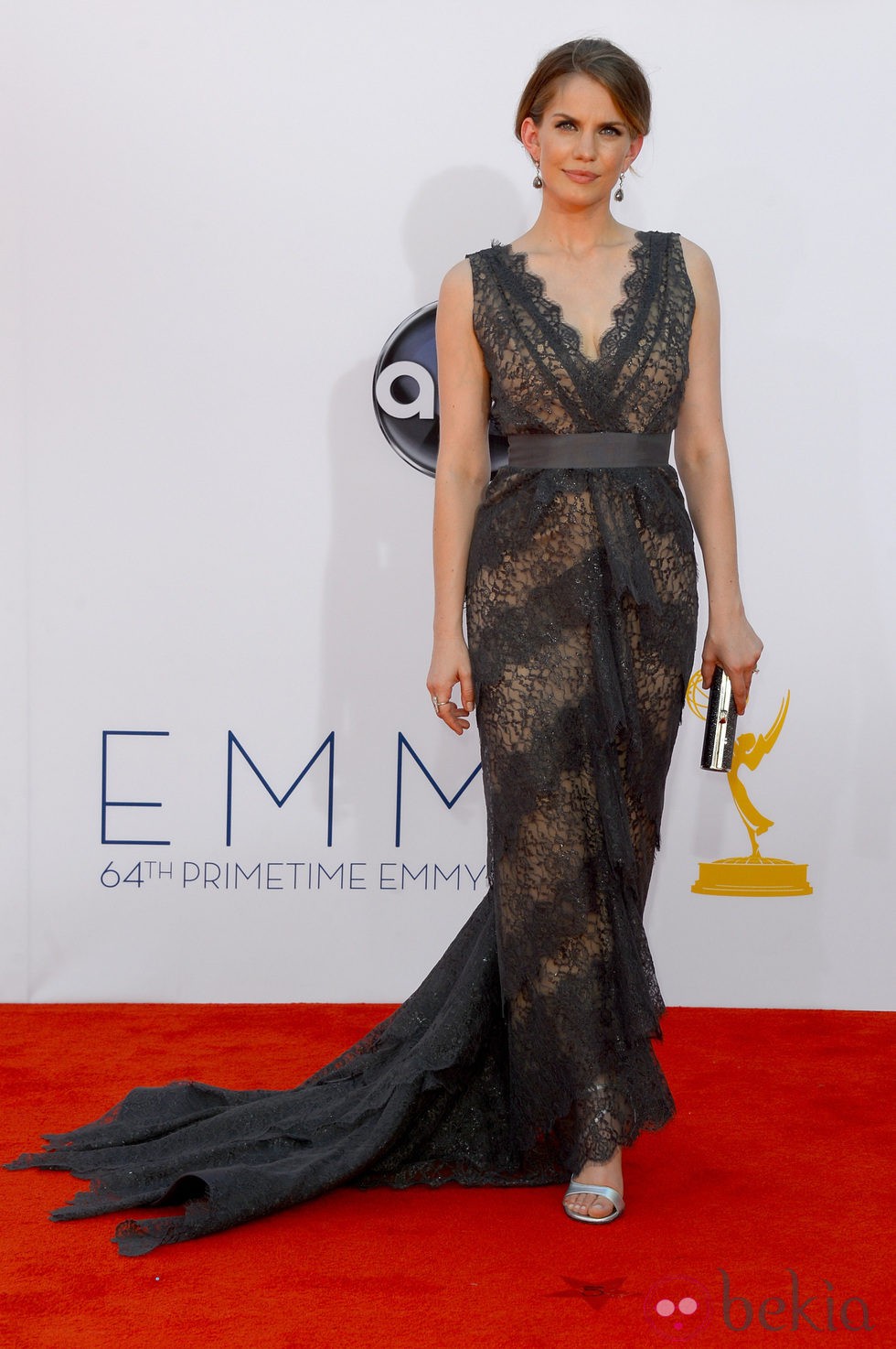 Anna Chlumsky en la alfombra roja de los Emmy 2012
