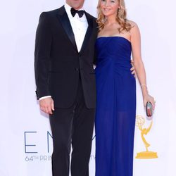 Jon Hamm y Jennifer Westfeldt en la alfombra roja de los Emmy 2012