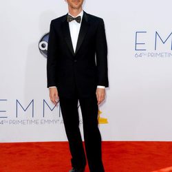 Denis O'Hare en la alfombra roja de los Emmy 2012