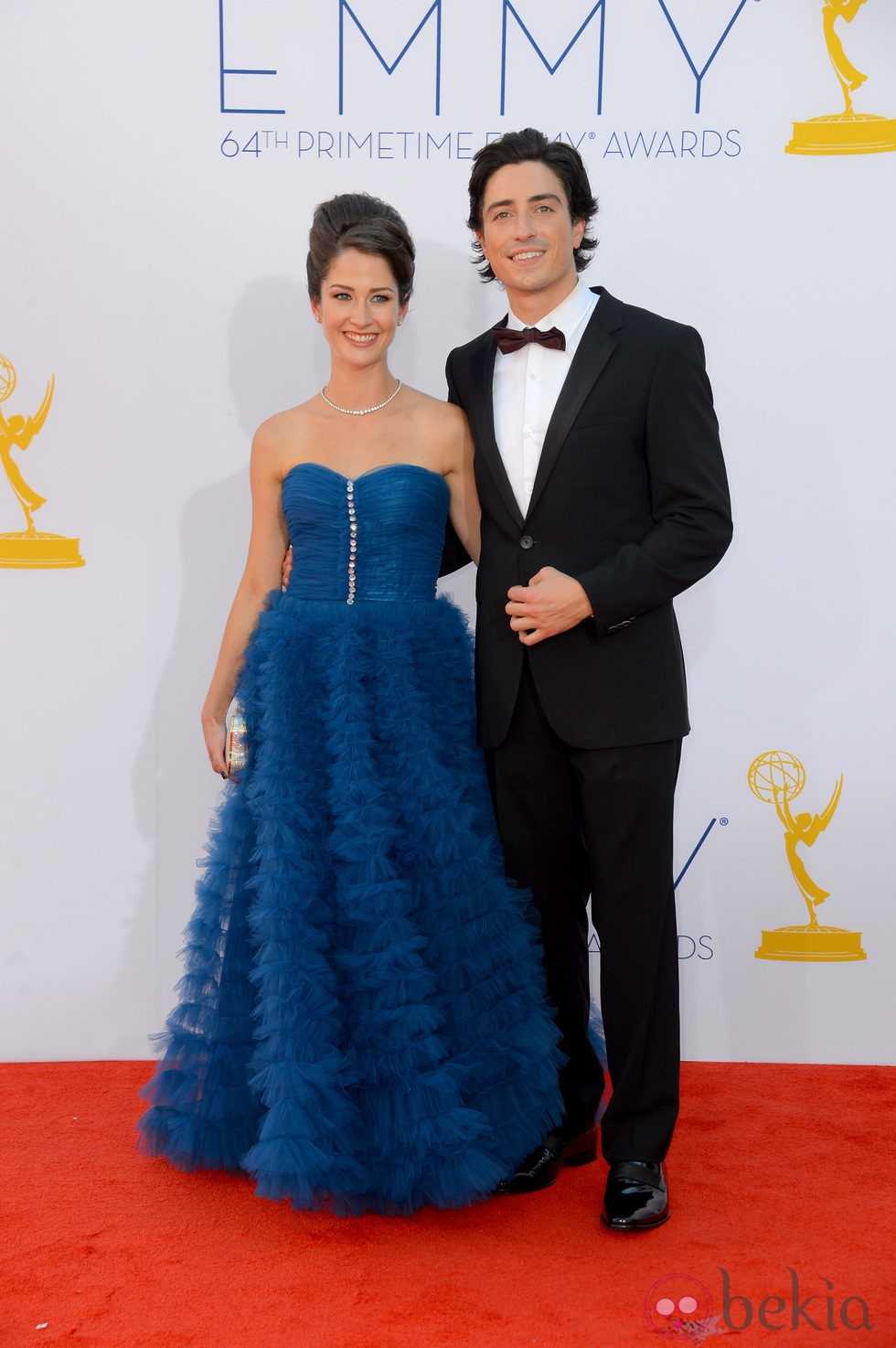 Ben Feldman y su pareja en los Emmy 2012
