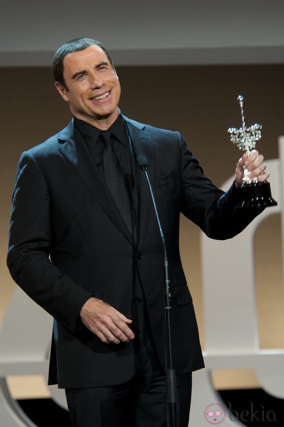 John Travolta con el Premio Donostia en el Festival de Cine de San Sebastián 2012
