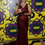 Julia Louis-Dreyfus con su Emmy 2012 en la fiesta celebrada por la HBO