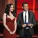 Jon Cryer y Kat Dennings en la gala los Emmy 2012
