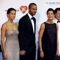 Axelle, Tony Parker, Carolina de Mónaco y Axelle en una gala benéfica en Monte-Carlo