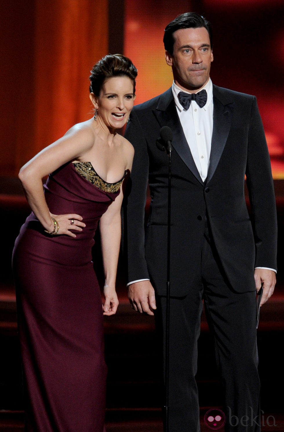 Tina Fey y Jon Hamm en la gala de los Emmy 2012
