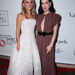 Natalie Portman y Dita Von Teese en la fiesta tras el estreno de 'L.A. Dance Project'
