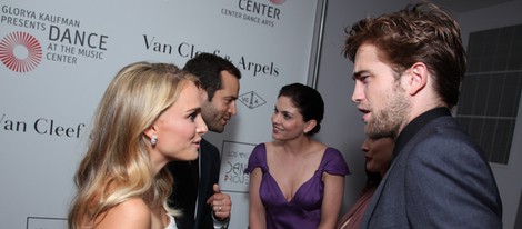 Natalie Portman charla con Robert Pattinson en la fiesta tras el estreno de 'L.A. Dance Project'