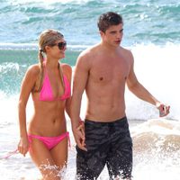 Paris Hilton y su novio River Viiperi en las playas de Hawai