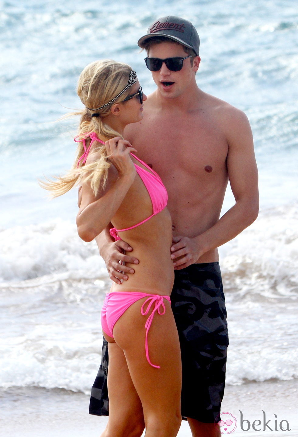 Paris Hilton y River Viiperi, muy cariñosos en las playas de Hawai