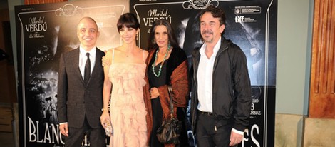 Pablo Berger, Maribel Verdú, Ángela Molina y Pere Ponce en el estreno de 'Blancanieves' en Barcelona