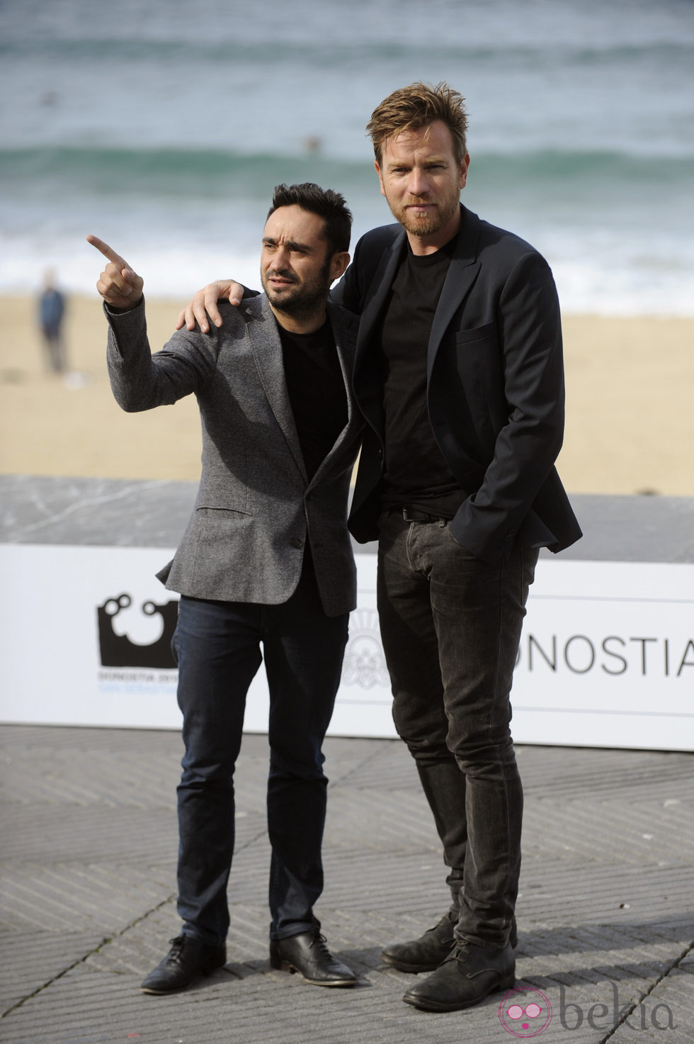 Ewan McGregor y Juan Antonio Bayona en el Festival de San Sebastián 2012