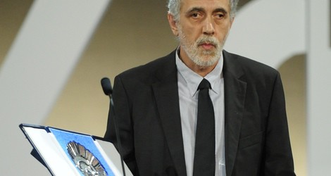 Fernando Trueba con su premio en la clausura del Festival de San Sebastián 2012
